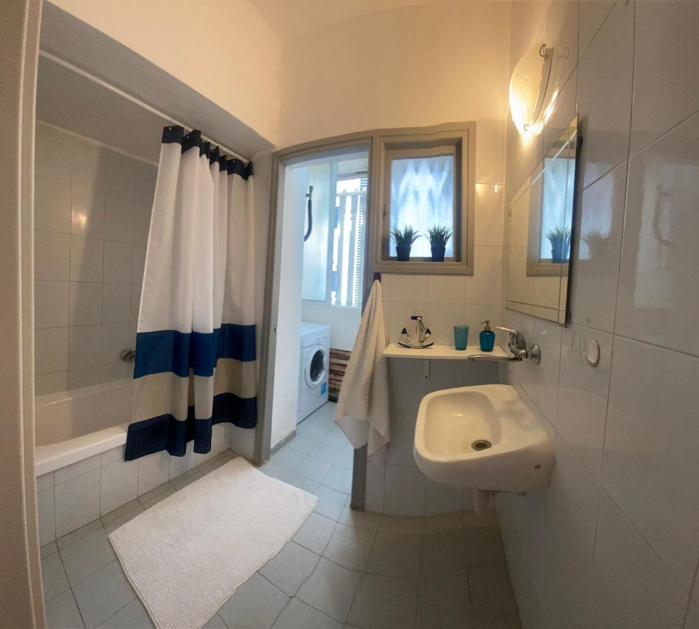 Apartment Oskar Beach Бат Ям Екстериор снимка