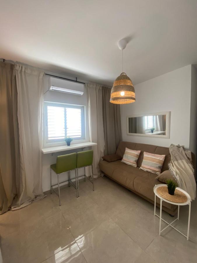 Apartment Oskar Beach Бат Ям Екстериор снимка