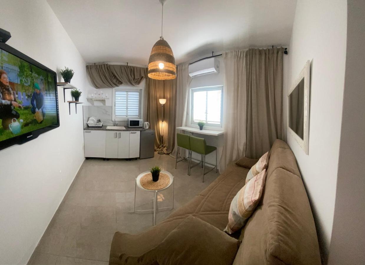 Apartment Oskar Beach Бат Ям Екстериор снимка