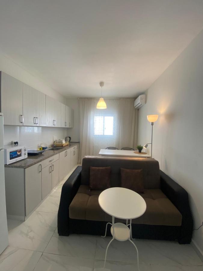 Apartment Oskar Beach Бат Ям Екстериор снимка