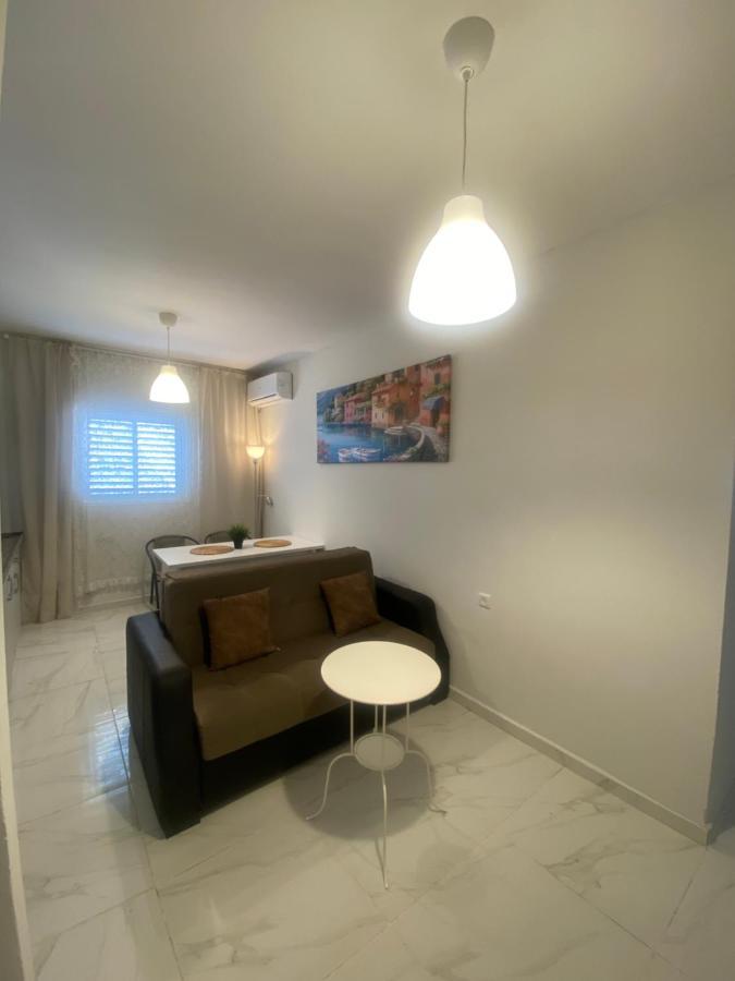 Apartment Oskar Beach Бат Ям Екстериор снимка