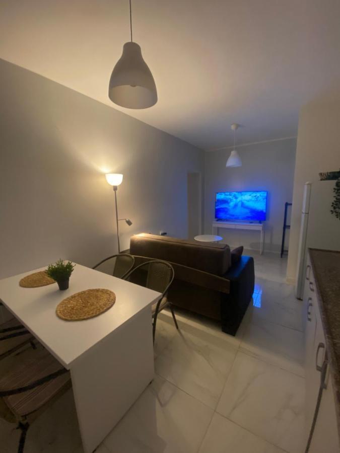 Apartment Oskar Beach Бат Ям Екстериор снимка