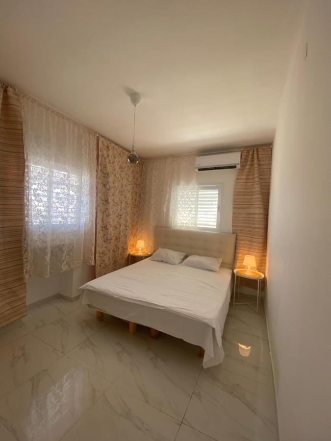 Apartment Oskar Beach Бат Ям Екстериор снимка