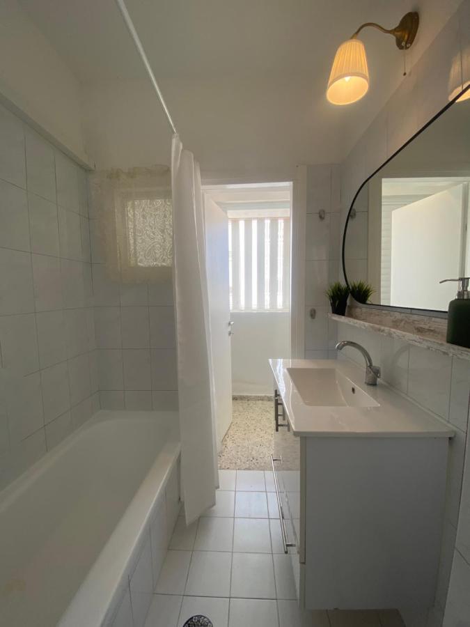 Apartment Oskar Beach Бат Ям Екстериор снимка