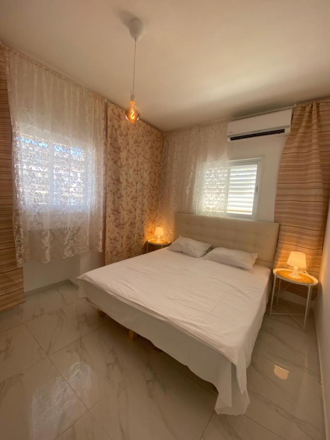 Apartment Oskar Beach Бат Ям Екстериор снимка