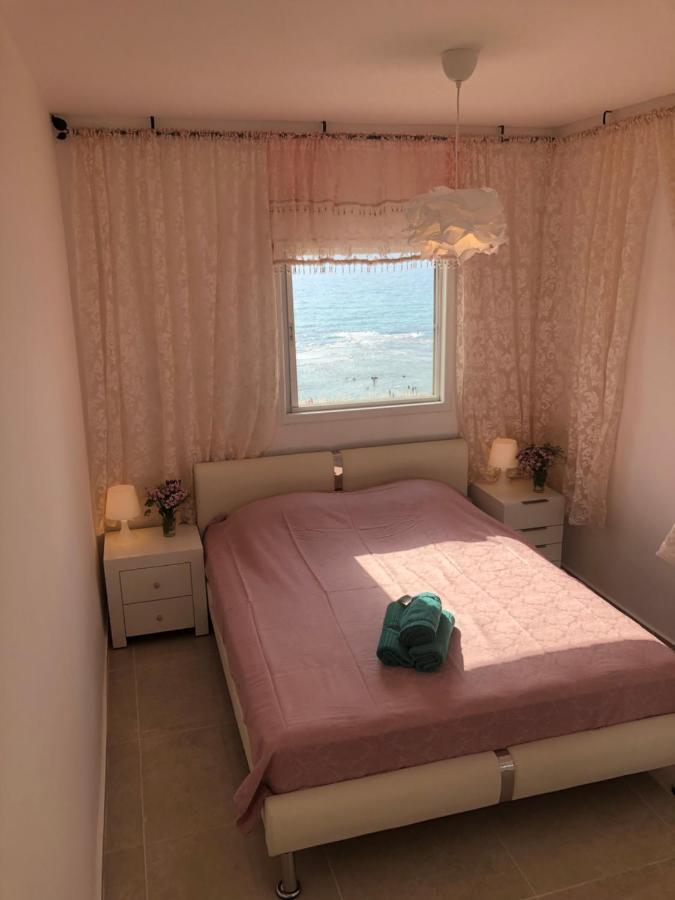 Apartment Oskar Beach Бат Ям Екстериор снимка