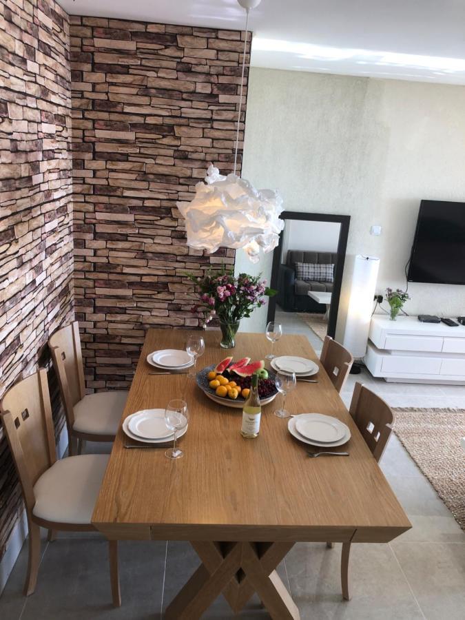 Apartment Oskar Beach Бат Ям Екстериор снимка